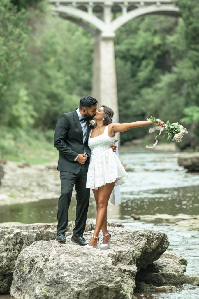 Discover the best locations in Ontario for stunning engagement, wedding, and family photo sessions. From scenic parks to urban backdrops, we cover all the top spots!